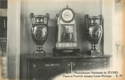 Vasos e Relógio da Época de Luís-Filipe — Manufacture Nationale de SÈVRES — n° 4055